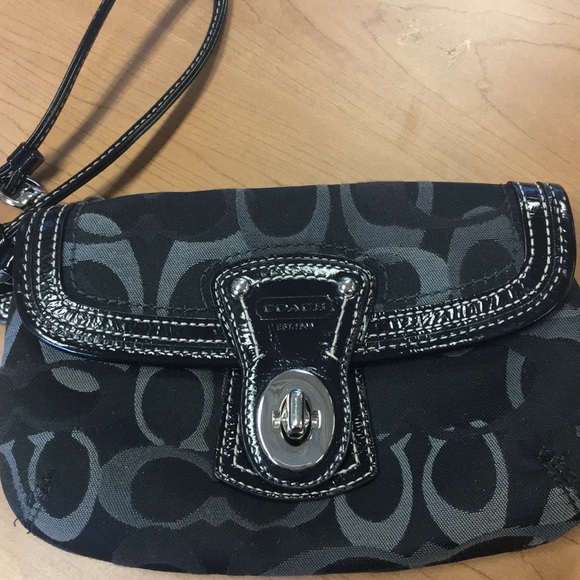 Handbags - Coach wristlet